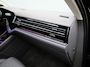 Volkswagen Touareg 3.0 TSi eHybrid 4MOTION Elegance 381 PK | V6 | Luchtvering | Plug-In | Nightvision | Panorama Dak | Trekhaak | Head-Updisplay | Stoelverwarming Voor & Achter | Dynaudio | Geheugenfunctie stoelen | Dealer Onderhouden