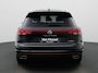 Volkswagen Touareg 3.0 TSi eHybrid 4MOTION Elegance 381 PK | V6 | Luchtvering | Plug-In | Nightvision | Panorama Dak | Trekhaak | Head-Updisplay | Stoelverwarming Voor & Achter | Dynaudio | Geheugenfunctie stoelen | Dealer Onderhouden