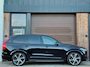 Volvo XC90 2.0 T8 Recharge AWD Ultimate Dark | 7-Zits, Bowers & Wilkins, Panoramadak, Trekhaak, Stoel- Stuurverw, Apple Carp., 22”