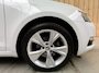 Skoda Octavia Combi 1.0 TSI Greentech Style Business Automaat | Apple CarPlay/Android Auto | Cruise & climate control | DAB ontvanger | Lichtmetalen velgen | Parkeersensoren achter | Voorstoelen verwarmd | Trekhaak