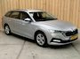 Skoda Octavia Combi 1.0 TSI Business Edition Apple CarPlay/Android Auto | Cruise & climate control | DAB ontvanger | Elektrisch bedienbare achterklep | Keyless entry | LED verlichting | Navigatiesysteem | Trekhaak uitklapbaar