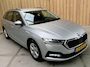 Skoda Octavia Combi 1.0 TSI Business Edition Apple CarPlay/Android Auto | Cruise & climate control | DAB ontvanger | Elektrisch bedienbare achterklep | Keyless entry | LED verlichting | Navigatiesysteem | Trekhaak uitklapbaar
