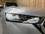 Skoda Octavia Combi 1.0 TSI Business Edition Apple CarPlay/Android Auto | Cruise & climate control | DAB ontvanger | Elektrisch bedienbare achterklep | Keyless entry | LED verlichting | Navigatiesysteem | Trekhaak uitklapbaar
