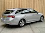 Skoda Octavia Combi 1.0 TSI Business Edition Apple CarPlay/Android Auto | Cruise & climate control | DAB ontvanger | Elektrisch bedienbare achterklep | Keyless entry | LED verlichting | Navigatiesysteem | Trekhaak uitklapbaar