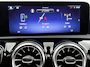 Mercedes-Benz A-klasse 250 e AMG Nightpakket | Panoramadak | Trekhaak | Alarm | Sfeerverlichting | Keyless Go | Stuur en Stoelverwarming | CarPlay | Inclusief 24 maanden Mercedes-Benz Certified garantie voor Europa.