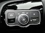 Mercedes-Benz A-klasse 250 e AMG Nightpakket | Panoramadak | Trekhaak | Alarm | Sfeerverlichting | Keyless Go | Stuur en Stoelverwarming | CarPlay | Inclusief 24 maanden Mercedes-Benz Certified garantie voor Europa.