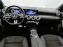 Mercedes-Benz A-klasse 250 e AMG Nightpakket | Panoramadak | Trekhaak | Alarm | Sfeerverlichting | Keyless Go | Stuur en Stoelverwarming | CarPlay | Inclusief 24 maanden Mercedes-Benz Certified garantie voor Europa.