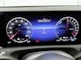 Mercedes-Benz A-klasse 250 e AMG Nightpakket | Panoramadak | Trekhaak | Alarm | Sfeerverlichting | Keyless Go | Stuur en Stoelverwarming | CarPlay | Inclusief 24 maanden Mercedes-Benz Certified garantie voor Europa.