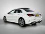 Mercedes-Benz A-klasse 250 e AMG Nightpakket | Panoramadak | Trekhaak | Alarm | Sfeerverlichting | Keyless Go | Stuur en Stoelverwarming | CarPlay | Inclusief 24 maanden Mercedes-Benz Certified garantie voor Europa.