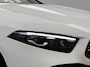 Mercedes-Benz A-klasse 250 e AMG Nightpakket | Panoramadak | Trekhaak | Alarm | Sfeerverlichting | Keyless Go | Stuur en Stoelverwarming | CarPlay | Inclusief 24 maanden Mercedes-Benz Certified garantie voor Europa.