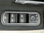 Mercedes-Benz A-klasse 250 e AMG Nightpakket | Panoramadak | Trekhaak | Alarm | Sfeerverlichting | Keyless Go | Stuur en Stoelverwarming | CarPlay | Inclusief 24 maanden Mercedes-Benz Certified garantie voor Europa.