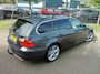 BMW 3-Serie (E90) 325i TOURING 160KW AUT High Exe Leder Sportst Clima P-dak T.haak Apple Car PlayMooi