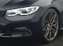 BMW 3-Serie Touring 330e Sportline PHEV 293pk Dealer O.H. | SOH 86,2% | Trekhaak Af Fabriek | Head Up | Adaptive Cruise | Laser LED | 360 Camera | Lederen Sportstoelen Memory & Verwarmd | Stuur Verwarmd | Keyless | BLIS | Sfeerverlichting | Apple Ca