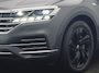 Volkswagen Touareg 3.0 TSi eHybrid 4MOTION PHEV 381pk Dealer O.H. | SOH 91,3% | Trekhaak Af Fabriek | Luchtvering | Panodak | Adaptive Cruise | Dynaudio | 360 Camera | Head Up | Lederen Comfortstoelen Memory & Verwarmd | Sfeerverlichting | Stuur Verwarmd | Keyless | Apple Carplay | 20"L.M | Plug In Hybrid |