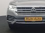 Volkswagen Touareg 3.0 TSi eHybrid 4MOTION PHEV 381pk Dealer O.H. | SOH 91,3% | Trekhaak Af Fabriek | Luchtvering | Panodak | Adaptive Cruise | Dynaudio | 360 Camera | Head Up | Lederen Comfortstoelen Memory & Verwarmd | Sfeerverlichting | Stuur Verwarmd | Keyless | Apple Carplay | 20"L.M | Plug In Hybrid |