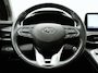 Hyundai Santa Fe 1.6 T-GDI PHEV Premium Sky 7 Persoons 266pk Dealer O.H. | SOH 97,1% | Trekhaak Af Fabriek | Panodak | Adaptive Cruise | Head Up | 360 Camera | Lederen Sportstoelen Memory & Ventilatie | BLIS | Keyless | Stoelen & Stuur Vewarmd | Apple Carplay | Na