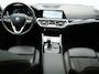 BMW 3-Serie Touring 320e Sportline PHEV Dealer O.H. | SOH 95,4% | Panodak | Adaptive Cruise | Camera | Sfeerverlichting | Sportstoelen Verwarmd | BLIS | Apple Carplay | Navigatie | DAB | Plug In Hybrid |