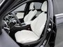 Mercedes-Benz C-klasse 300 e Business Solution AMG | Panoramadak | Grijs Interieur | Winter Pakket | Trekhaak | 360° Camera | DISTRONIC Afstandsassistent | Dodehoekassistent | Verkeersbordenassistent | Elektrisch Verstelbare Stoelen + Memory | Stoelverwarming | Stuurverwarming | Sfeerverlichting | Sierdelen Hout Aluminium Lines Zwart | Apple CarPlay | Android Auto | Elektrisch Inklapbare Buitenspiegels | Parkeersensoren