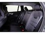 Volvo V60 T6 Plug-in hybrid AWD Core Business - IntelliSafe Assist & Surround - 360º Camera - Harman Kardon audio - Verwarmde voorstoelen, stuur & achterbank - Parkeersensoren voor & achter - 19' LMV