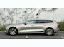 Volvo V60 2.0 B4 Inscription | Trekhaak | Harman Kardon Audio | 360 Graden Camera | Keyless Entry | Elektrische Achterklep | Elektrisch Verstelbare Voorstoelen | Stoelverwarming | Cruise Control Adaptief | BLIS | Navigatie | Apple Carplay | Android Auto