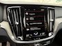 Volvo V60 2.0 B4 Inscription | Trekhaak | Harman Kardon Audio | 360 Graden Camera | Keyless Entry | Elektrische Achterklep | Elektrisch Verstelbare Voorstoelen | Stoelverwarming | Cruise Control Adaptief | BLIS | Navigatie | Apple Carplay | Android Auto
