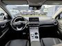 Hyundai Kona Electric EV Premium 64 kWh | Navigatie | Applecarplay en android auto | Elektrische verstelbare stoelen | Krell premium audio | Stoelventilatie en verwarming | Trekhaak | Stoelverwarming achter | Achteruitrijcamera | Parkeersensoren voor en achter |
