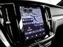 Volvo V60 T8 Plug-in hybrid AWD Plus Dark | SOH 100% | Panoramadak | 360° camera | Head-up display | Harman Kardon | Stoel- en stuurverwarming | Trekhaak