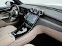 Mercedes-Benz GLC 300e 4MATIC Luxury Line PHEV Long Range 313pk Dealer O.H. | SOH 98,4% | Trekhaak af Fabriek | Panodak | Sfeerverlichting | BLIS | Lederen Sportstoelen Memory & Verwarmd | Apple Carplay | Cruise Control | Navigatie | DAB | Virtual | Plug In Hybrid |