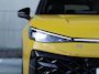 Volkswagen T-Roc R-Line First Edition 1.5 eTSI 150 PK | LED Matrix | Panoramadak | Trekhaak | Black Style | Electrische achterklep |