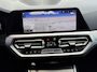 BMW 3-Serie 330e Sport Line | Business Professional | Live Cockpit | Stoelverwarming | Alarm | 19 inch