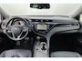 Toyota Camry 2.5 Hybrid Premium / JBL Audio / Stoelverwarming / Heads-Up Display / Camera / Parkeersensoren v&a / Bediening Achterin / Zonneschermen Achterin /