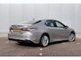 Toyota Camry 2.5 Hybrid Premium / JBL Audio / Stoelverwarming / Heads-Up Display / Camera / Parkeersensoren v&a / Bediening Achterin / Zonneschermen Achterin /