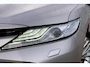 Toyota Camry 2.5 Hybrid Premium / JBL Audio / Stoelverwarming / Heads-Up Display / Camera / Parkeersensoren v&a / Bediening Achterin / Zonneschermen Achterin /