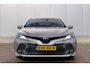 Toyota Camry 2.5 Hybrid Premium / JBL Audio / Stoelverwarming / Heads-Up Display / Camera / Parkeersensoren v&a / Bediening Achterin / Zonneschermen Achterin /