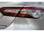 Toyota Camry 2.5 Hybrid Premium / JBL Audio / Stoelverwarming / Heads-Up Display / Camera / Parkeersensoren v&a / Bediening Achterin / Zonneschermen Achterin /