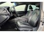 Toyota Camry 2.5 Hybrid Premium / JBL Audio / Stoelverwarming / Heads-Up Display / Camera / Parkeersensoren v&a / Bediening Achterin / Zonneschermen Achterin /