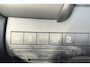Toyota Camry 2.5 Hybrid Premium / JBL Audio / Stoelverwarming / Heads-Up Display / Camera / Parkeersensoren v&a / Bediening Achterin / Zonneschermen Achterin /