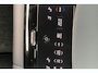 Toyota Camry 2.5 Hybrid Premium / JBL Audio / Stoelverwarming / Heads-Up Display / Camera / Parkeersensoren v&a / Bediening Achterin / Zonneschermen Achterin /