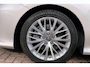 Toyota Camry 2.5 Hybrid Premium / JBL Audio / Stoelverwarming / Heads-Up Display / Camera / Parkeersensoren v&a / Bediening Achterin / Zonneschermen Achterin /
