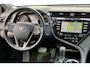 Toyota Camry 2.5 Hybrid Premium / JBL Audio / Stoelverwarming / Heads-Up Display / Camera / Parkeersensoren v&a / Bediening Achterin / Zonneschermen Achterin /