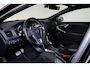 Volvo V40 T3 PolarPlus Sport - Panoramadak - Harman/Kardon audio - Parkeercamera achter - Verwarmde voorstoelen - Navigatie - Volvo On Call - Cruise control - Extra getint glas - 17' LMV