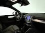 Volvo XC40 B4 Plus Dark | Parkeercamera | Stoel- en Stuurverwarming | Harman Kardon | Trekhaak