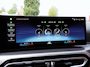 BMW 3-Serie Touring 330e M-Sport Brooklyn Grau | Pano | Leder | Head-Up | Camera | Carplay | Digital Dash | Cognac Leder | Led | Trekhaak | Android Auto | Stoelverwarming | Cruisecontrol | Lane Assist | Draadloos Opladen | F1 Flippers | Dealer Onderhouden