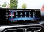BMW 3-Serie Touring 330e M-Sport Brooklyn Grau | Pano | Leder | Head-Up | Camera | Carplay | Digital Dash | Cognac Leder | Led | Trekhaak | Android Auto | Stoelverwarming | Cruisecontrol | Lane Assist | Draadloos Opladen | F1 Flippers | Dealer Onderhouden