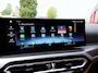 BMW 3-Serie Touring 330e M-Sport Brooklyn Grau | Pano | Leder | Head-Up | Camera | Carplay | Digital Dash | Cognac Leder | Led | Trekhaak | Android Auto | Stoelverwarming | Cruisecontrol | Lane Assist | Draadloos Opladen | F1 Flippers | Dealer Onderhouden