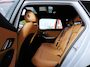BMW 3-Serie Touring 330e M-Sport Brooklyn Grau | Pano | Leder | Head-Up | Camera | Carplay | Digital Dash | Cognac Leder | Led | Trekhaak | Android Auto | Stoelverwarming | Cruisecontrol | Lane Assist | Draadloos Opladen | F1 Flippers | Dealer Onderhouden