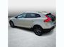 Volvo V40 Cross Country 1.5 T3 Polar+ Luxury | Panoramadak | Harman Kardon Audio | Parkeerverwarming | Achteruitrijcamera | Parkeerassistent | Keyless Entry | Lederen Bekleding | Stoelverwarming | LED Koplampen | Sensus Navigatie