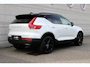 Volvo EX40 Single Motor Extended Range Plus Black Ed. 82 kWh | Apple Carplay & Android Auto | Bestuurdersstoel in hoogte verstelbaar | Buitenspiegels elektrisch inklapbaar | Cruise control adaptief met Stop&Go en stuurhulp |  Dodehoekdetectie met correctie | Hemelbekleding donker | Voorstoelen verwarmd | Warmtepomp