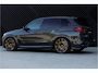 BMW X5 xDrive50e LCI M-sport Pro Skylounge M-Seats H&K Stoelvent Softclose Alcantaradak 360 ACC Carbon Iconic Trekhaak