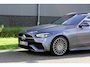 Mercedes-Benz C-klasse Estate 300 AMG Line in nieuwstaat |BTW |Digital Light |Burmester geluid |Panoramadak |Selenietgrijs |19" AMG velgen |1e eigenaar |258 pk |Camera |Cruise |Navi